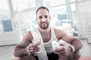 Büyüleyici memnun sporcu organizma yardım