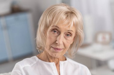 Güzel Olgun kadın hayat hakkında düşünme