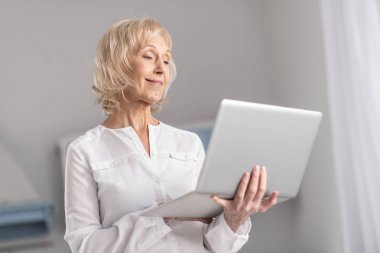 Olgun kadın Online iletişim ilham
