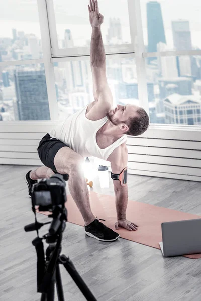 Onun bilgi paylaşımı etkin erkek blogger