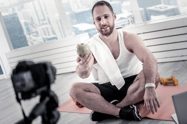 Olumlu erkek blogger Sağlığı Bakımı