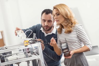 Hoş arkadaşları bir filament dışında çalışan