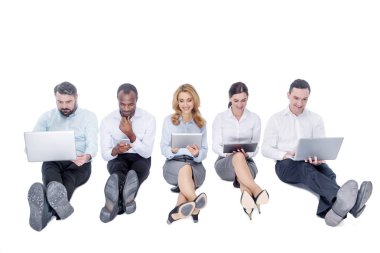 Uyarı iş arkadaşları onların becerikli alet çalışma