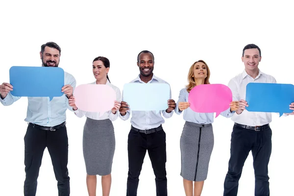 Sonrientes compañeros de trabajo jóvenes sosteniendo mesas — Foto de Stock