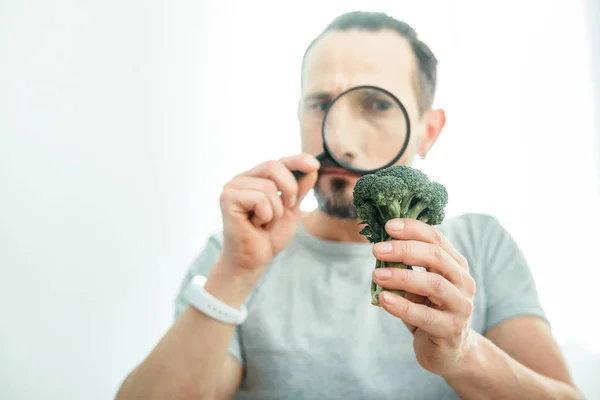 Helpful fresh broccoli being in mans hand. — Stock Photo, Image