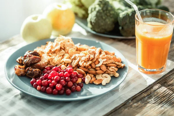 Ser nutritivo saludable en el plato . — Foto de Stock