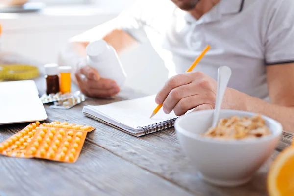 Glatte Männerhände — Stockfoto