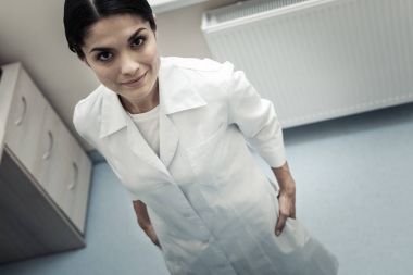 Güzel kadın doktor hastanede çalışmak