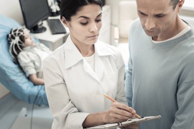 Ciddi yakışıklı doktorlar notlar arıyorum