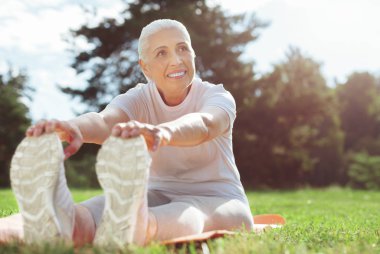 Mutlu güzel kadın egzersiz