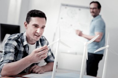 Rüya gibi adam yel değirmenleri modeli arıyorum