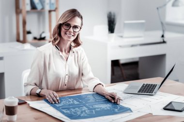 Kadın çalışma planı, olumlu memnun