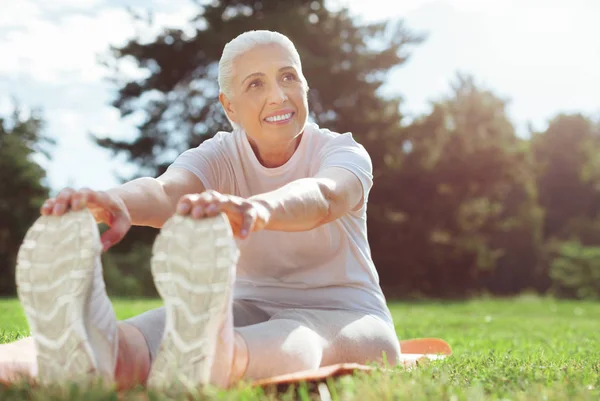 Mutlu güzel kadın egzersiz