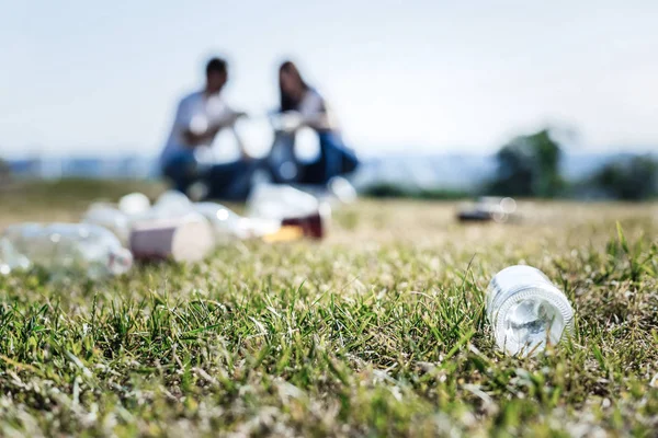 Selektivt fokus av en glasflaska — Stockfoto