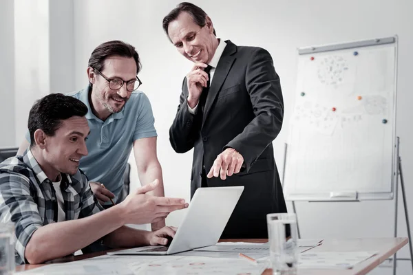 Attractive businessman talking with his workers — Stock Photo, Image