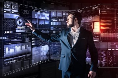 Düşünceli programcı yeni aygıtla çalışırken etkilendim arıyorsunuz