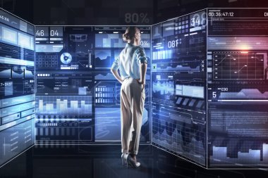 Ekrana bakarak ve duygu kendinden emin deneyimli programcılar