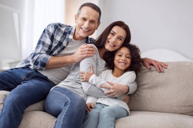 Aile kanepede oturan esin kaynağı oldu