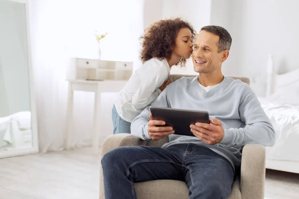 Loving girl kissing her father — Stock Photo, Image