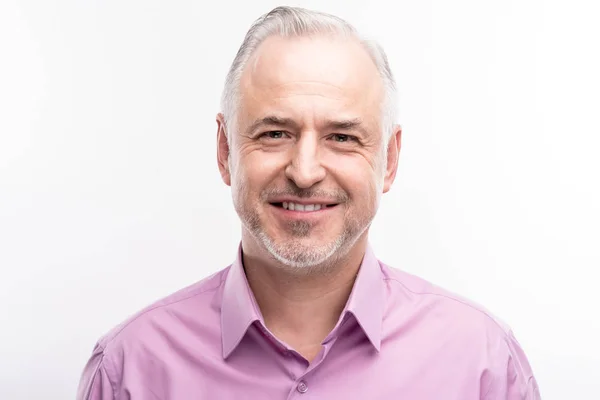 Retrato de un guapo hombre de cerdas canas — Foto de Stock