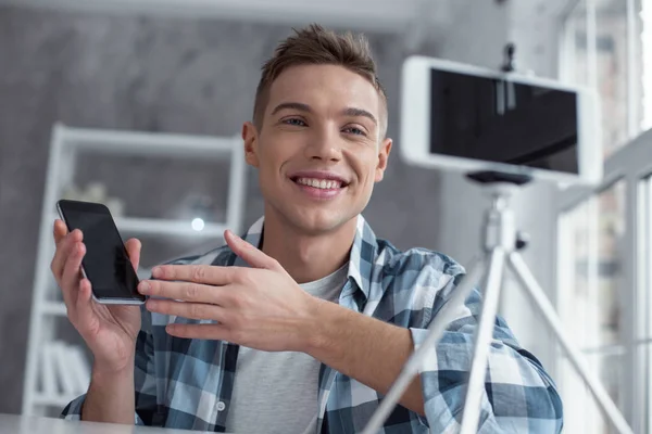Alert blogger talking about his new phone on cam — Stock Photo, Image