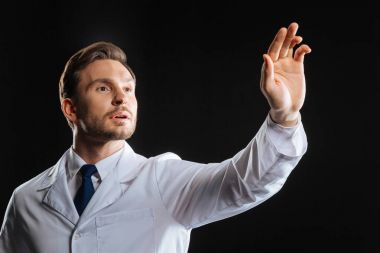 Elini tutarak ve bir kenara seyir baktılar hayran doktor.