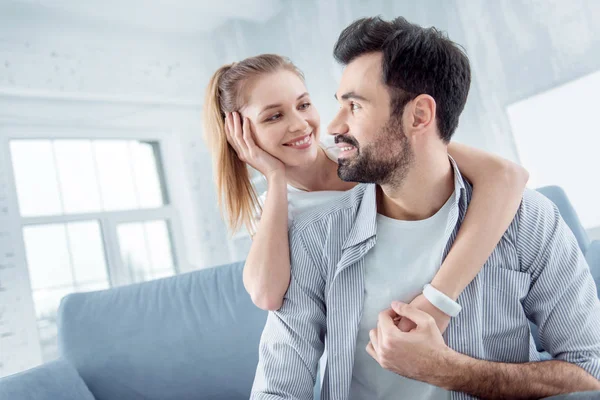 Beautiful girl listening to her boyfriend — Stock Photo, Image