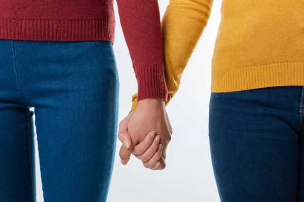 Женские руки держатся друг за друга — стоковое фото