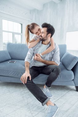 Sevgi dolu çift zevk ile vakit