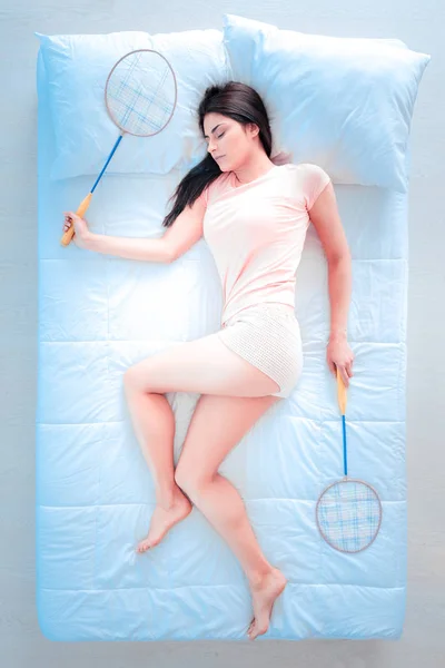 A nappali alvás pihentető sportoló — Stock Fotó