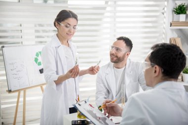 Coşkulu ekolojist holding test tüpleri