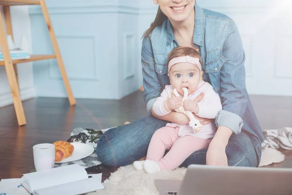 Positive young mother spending time with her daughter — Stock Photo, Image