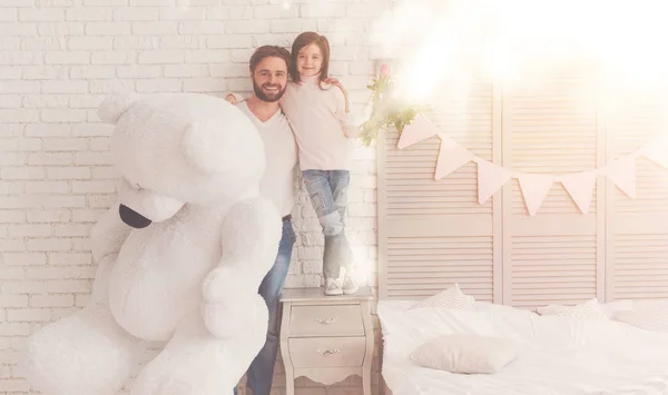 Ammirabile famiglia brillante saluto la mamma — Foto Stock