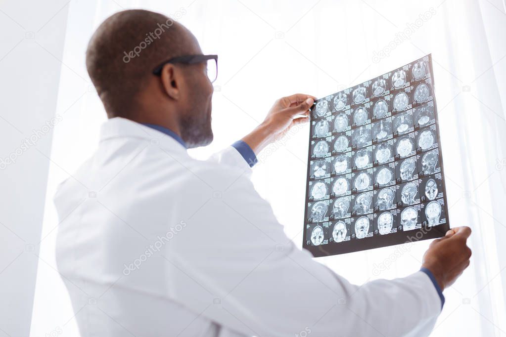 Budding male doctor estimating brain imaging