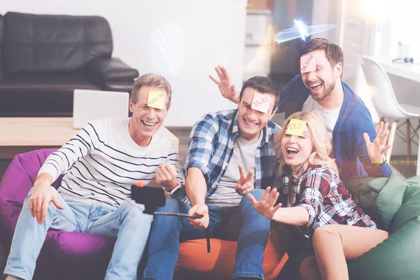 Overjoyed smilign colleagues makign selfies — Stock Photo, Image