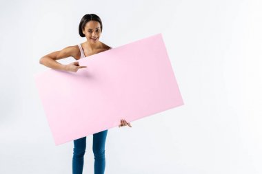 Neşeli mutlu kadın size gülümseyen