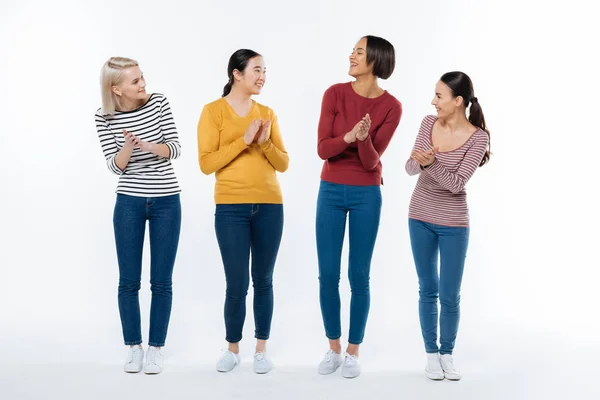 Positieve gelukkig vrouwen applaudisseren — Stockfoto