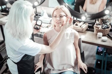 Güzel profesyonel kadın resim kaşları