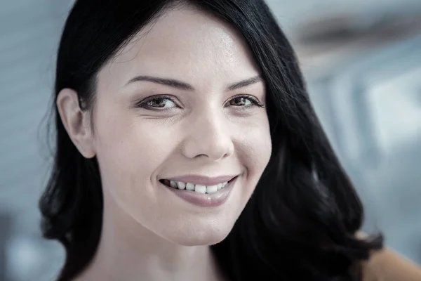 Portrait of a cheerful young woman — Stock Photo, Image