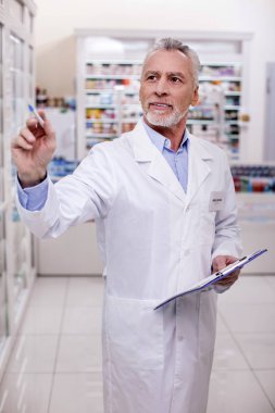 Erkek eczacı stok iletken ilham