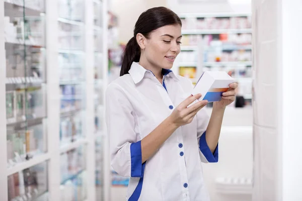 Reflective female pharmacist supervising production — Stock Photo, Image