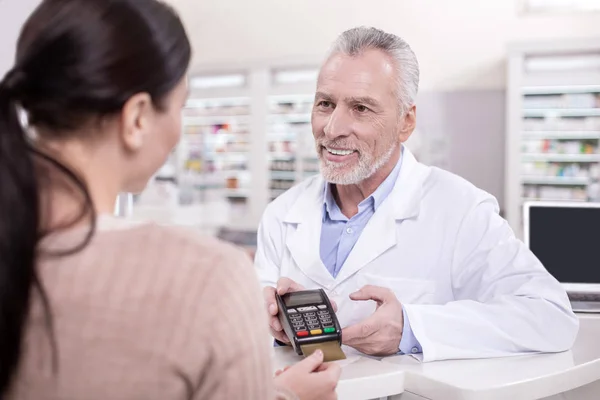 Young female client paying for medication — Stock Photo, Image