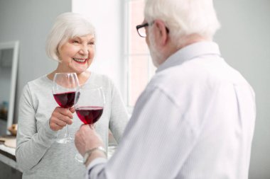 Evlilik yıldönümü kutlama mutlu pozitif Çift