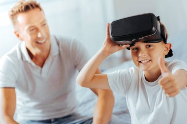 Mutlu olmak mutlu pozitif çocuk 3d gözlük