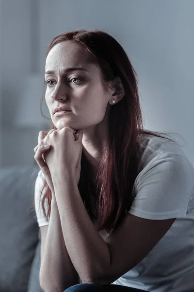 Treurige vrouw gember levensdoel te verliezen — Stockfoto