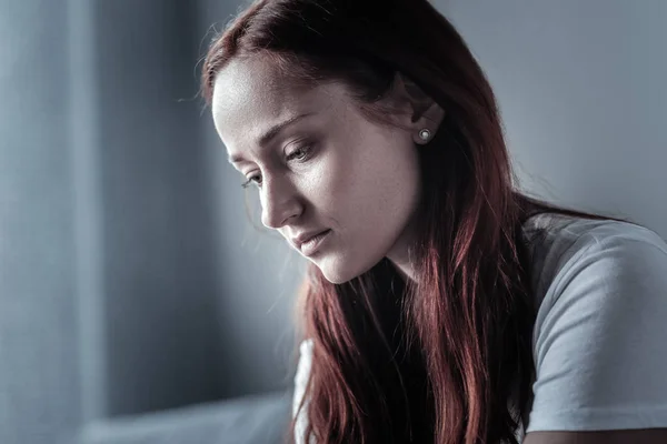 Mujer aburrida molesto frente a la depresión — Foto de Stock