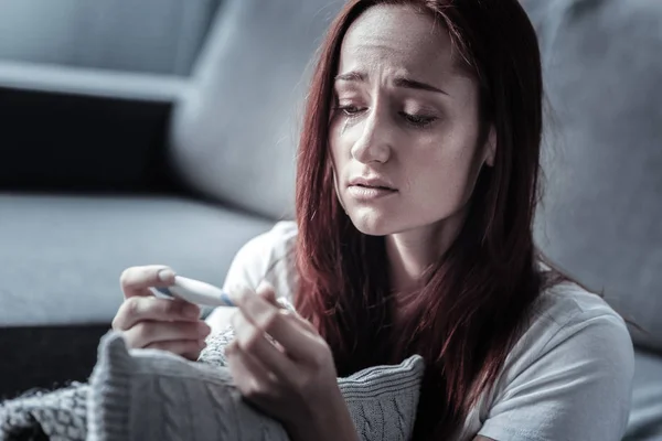 Triest droevig vrouw vreselijke gevoel — Stockfoto