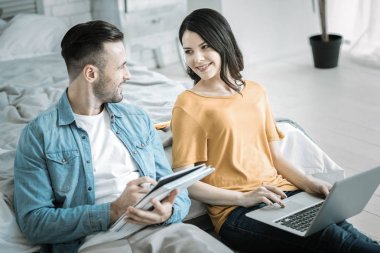 Çekici iki öğrenci bilgi toplama