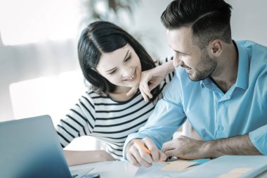 Rapor özetleme büyüleyici iki arkadaşları