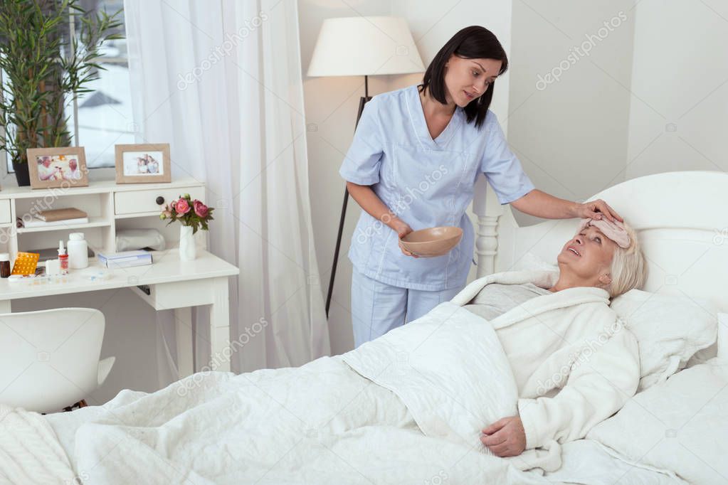 3 период лихорадки. Лихорадящий пациент. Пациент с температурой. Лихорадящий пациент. Лихорадочные состояния у детей.